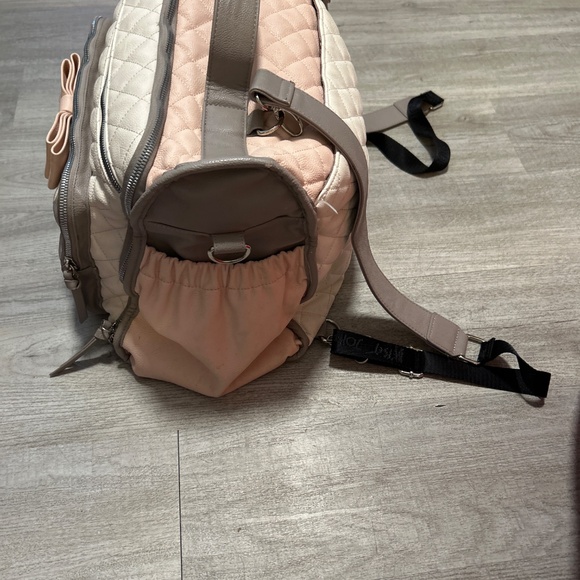 Betsey Johnson Travel Diaper bag. - Picture 5 of 7